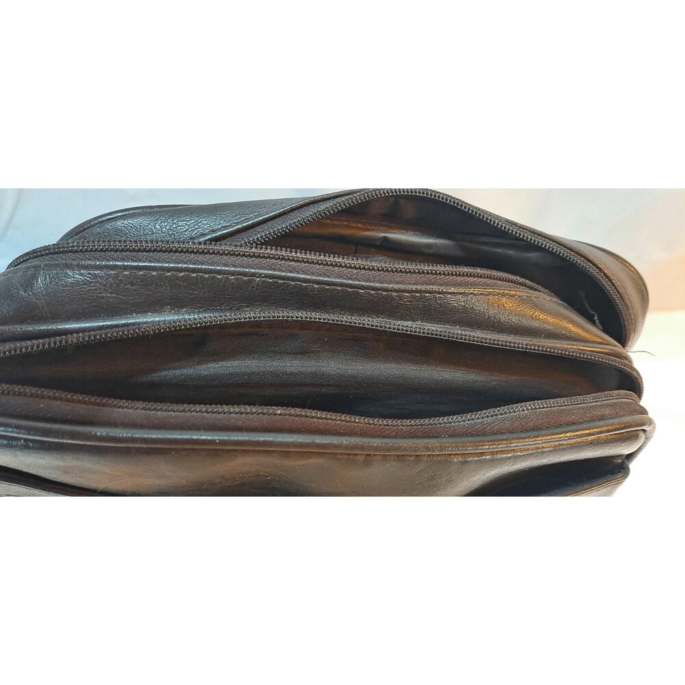 Functional, Multi-pocket Crossbody Handbag - Picture 6 of 7